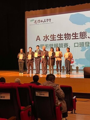 1150110恭喜陳永松老師實驗室線鱧組專題生參加台灣水產學會年會壁報發表獲得水生生物生態環境組分組第1名佳績!圖片