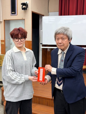 恭喜本系碩士班陳小莞同學榮獲戈福江獎助學金獎！圖片