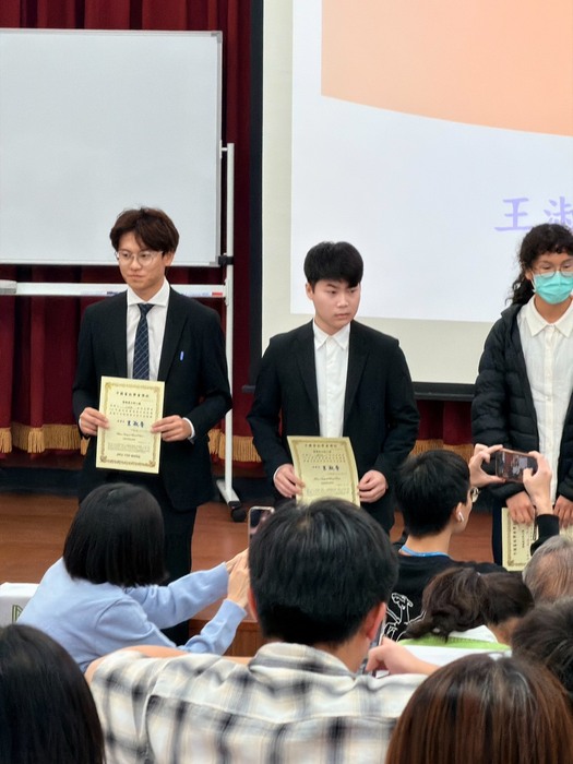 恭喜本系碩士生羅宏凱同學及大學生張榆柔同學榮獲中畜年會論文發表新人獎！圖片