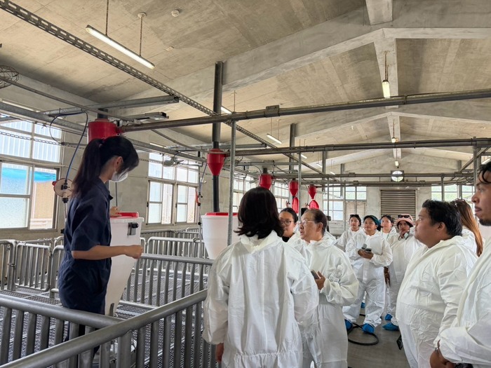 1150729雅琇老師帶領關島大學師生來訪系上交流及參訪院上實習場區!圖片