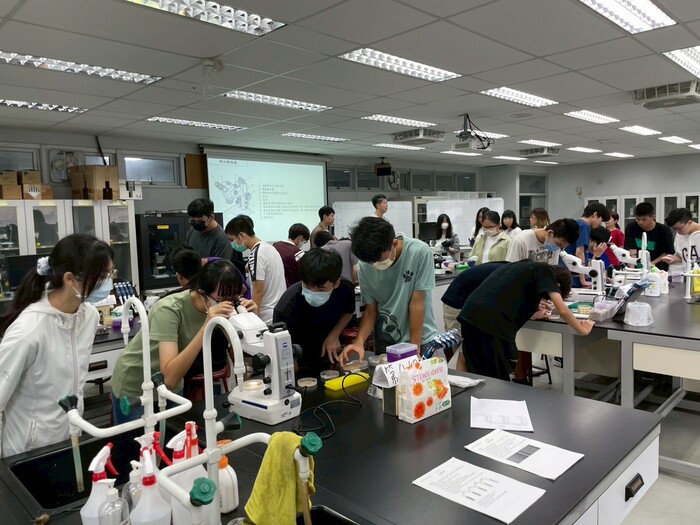 1140805協助國立宜蘭高級中學科學班辦理暑假生醫主題營隊圖片