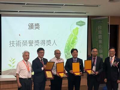恭喜陳威戎校長榮獲台灣農業化學會技術榮譽獎!圖片